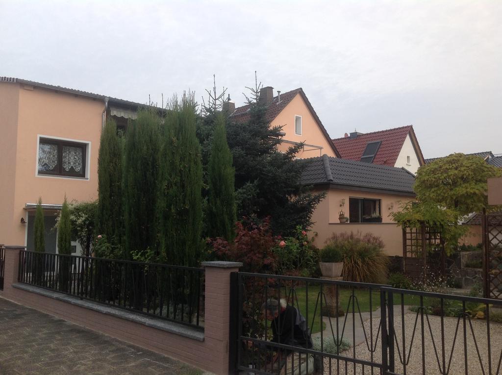 Privatzimmer Spahn In Muhlheim Exterior photo